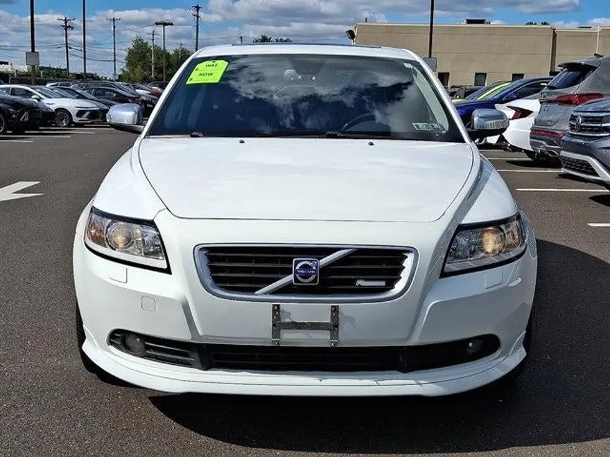 2010 Volvo S40 T5 R-Design AWD photo 1