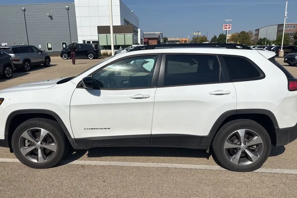2022 Jeep Cherokee Limited photo 1