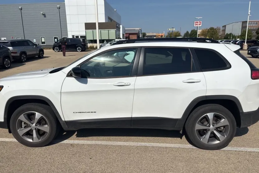 2022 Jeep Cherokee Limited photo 1