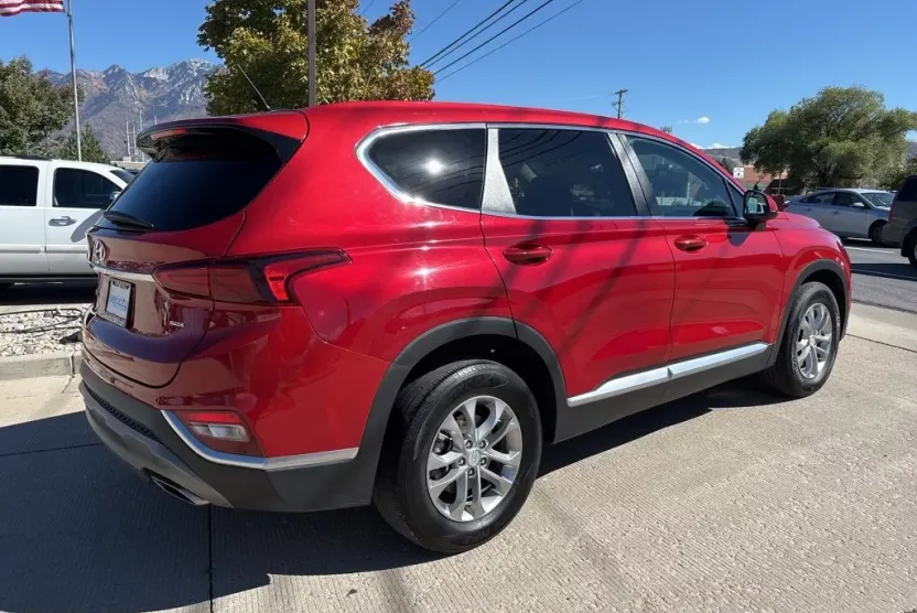 2020 Hyundai Santa Fe SE photo 1