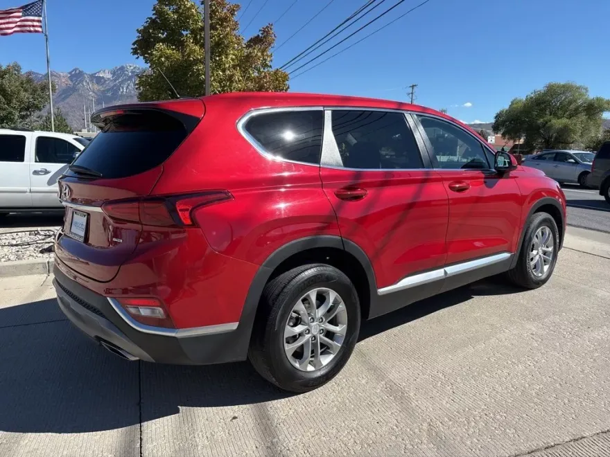 2020 Hyundai Santa Fe SE photo 1