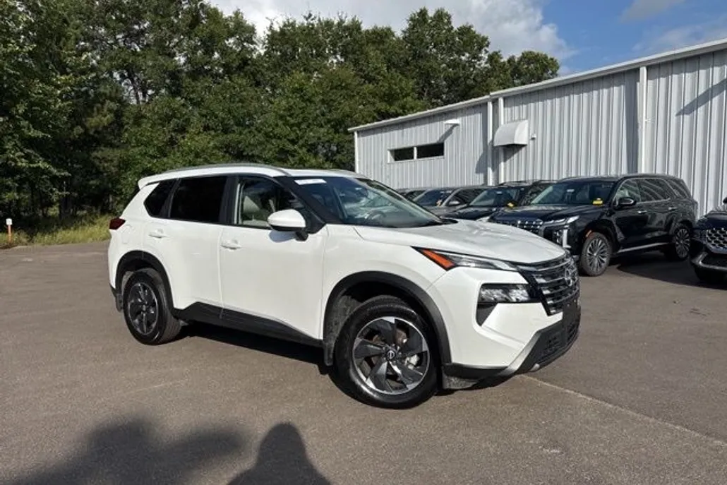 2024 Nissan Rogue SV photo 1