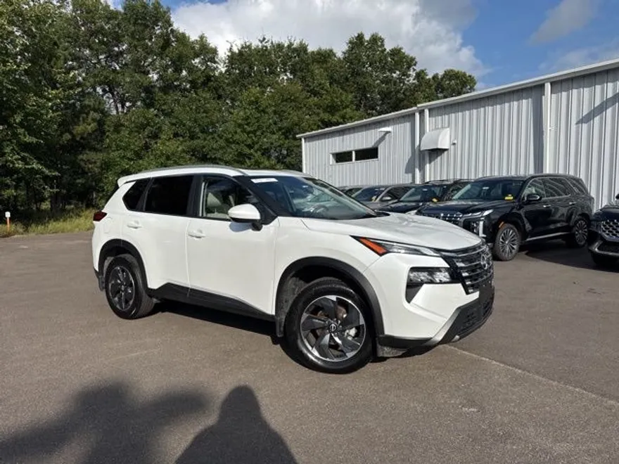 2024 Nissan Rogue SV photo 1