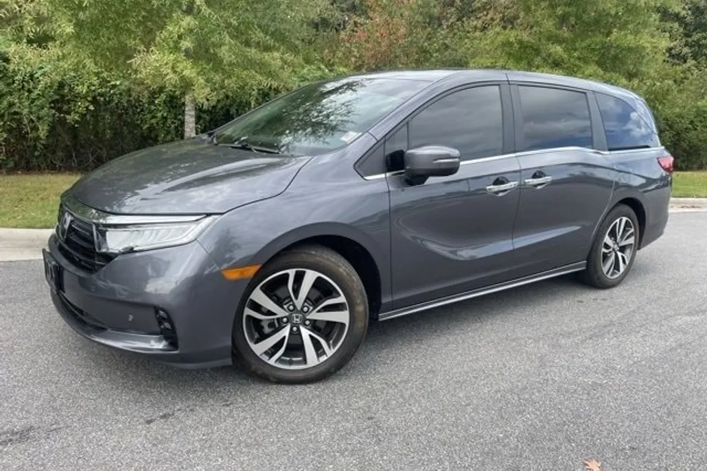 2023 Honda Odyssey Touring photo 1