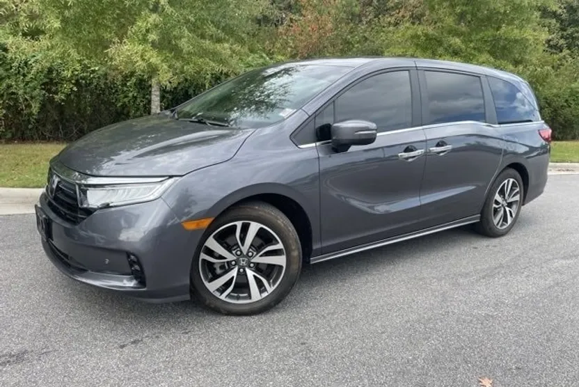 2023 Honda Odyssey Touring photo 1