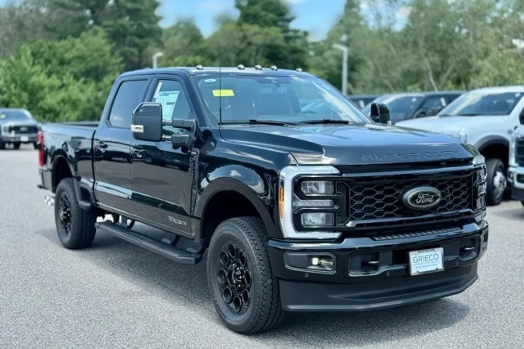 2025 Ford F-250 Lariat photo 1