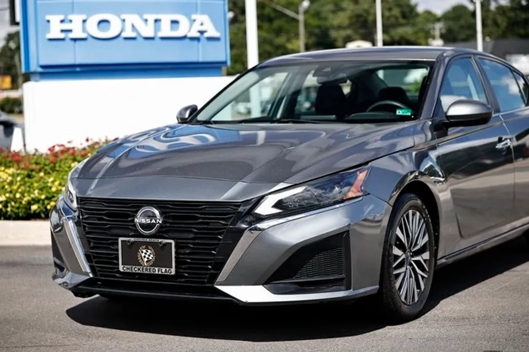 2023 Nissan Altima 2.5 SV photo 1