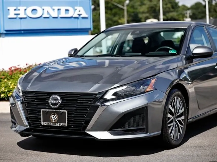 2023 Nissan Altima 2.5 SV photo 1