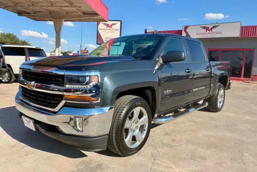2018 Chevrolet Silverado 1500 LT photo 1