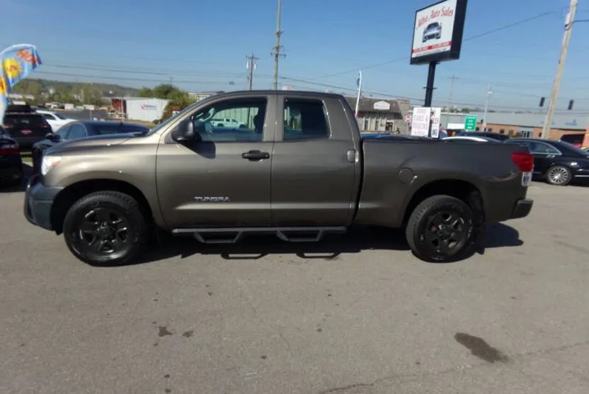 2013 Toyota Tundra SR5 photo 1