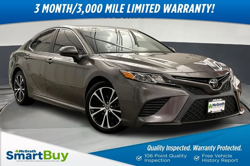 2019 Toyota Camry SE photo 1