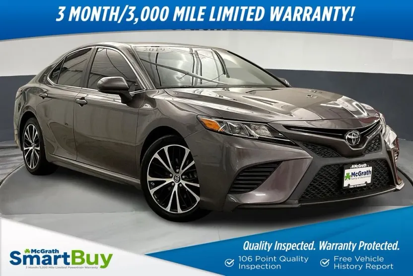 2019 Toyota Camry SE photo 1