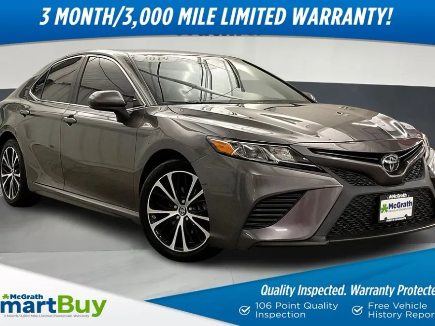 2019 Toyota Camry SE photo 1