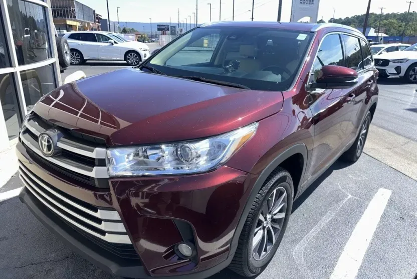 2019 Toyota Highlander XLE photo 1