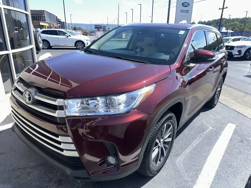2019 Toyota Highlander XLE photo 1