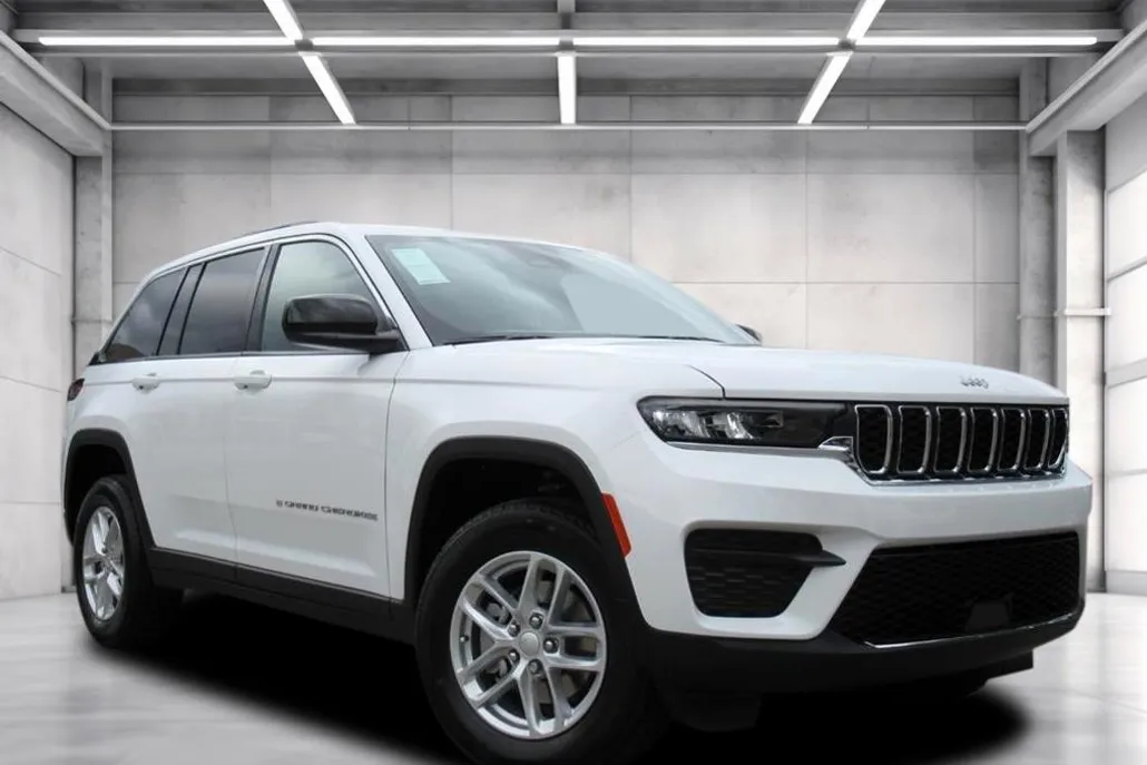 2025 Jeep Grand Cherokee Laredo X photo 1
