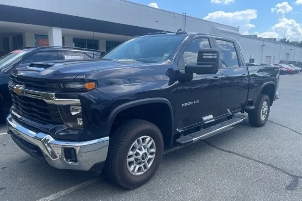 2024 Chevrolet Silverado 2500HD LT photo 1