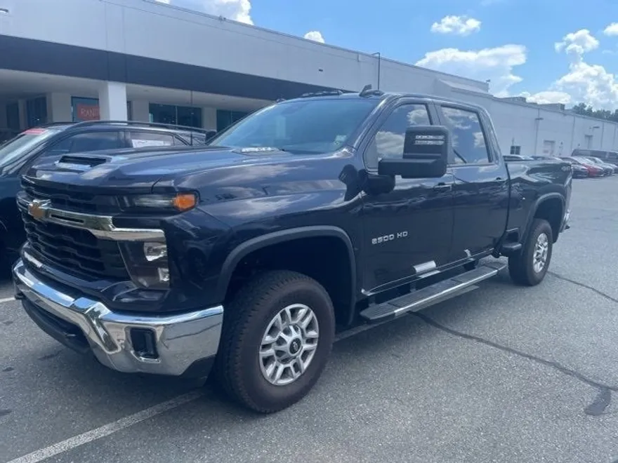 2024 Chevrolet Silverado 2500HD LT photo 1