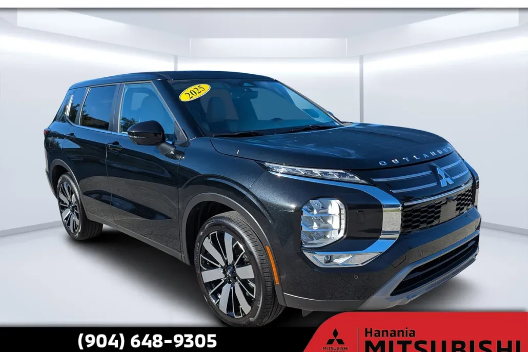 2025 Mitsubishi Outlander SE photo 1