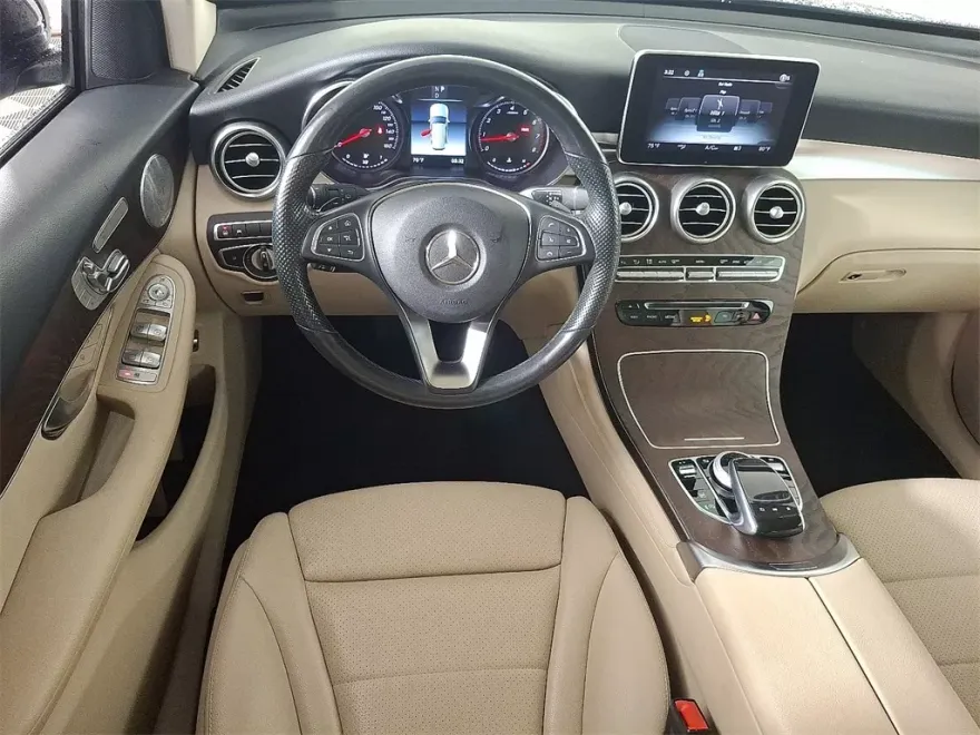 2019 Mercedes Benz GLC 300 4MATIC photo 1