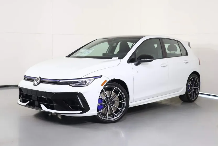 2025 Volkswagen Golf R 2.0 TSI photo 1