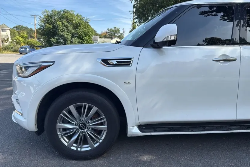 2019 Infiniti QX80 Luxe photo 1