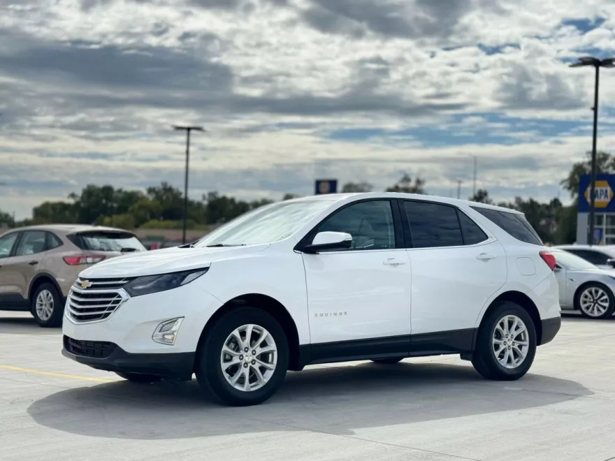 2018 Chevrolet Equinox LT photo 1