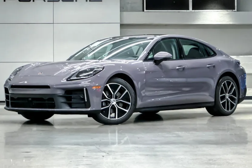 2025 Porsche Panamera 4 photo 1