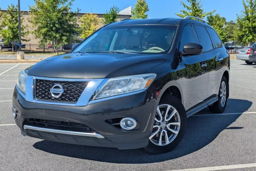 2015 Nissan Pathfinder SV photo 1