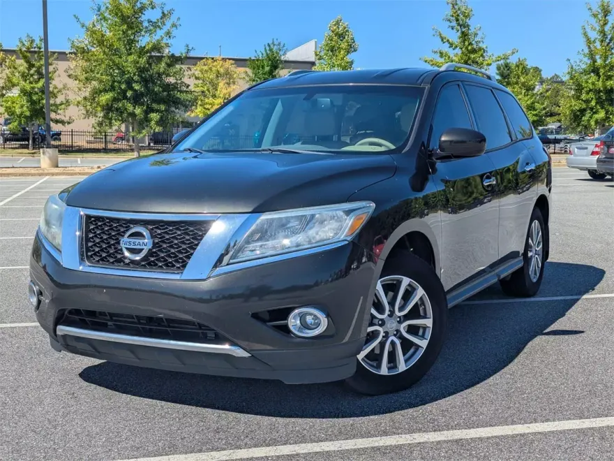 2015 Nissan Pathfinder SV photo 1