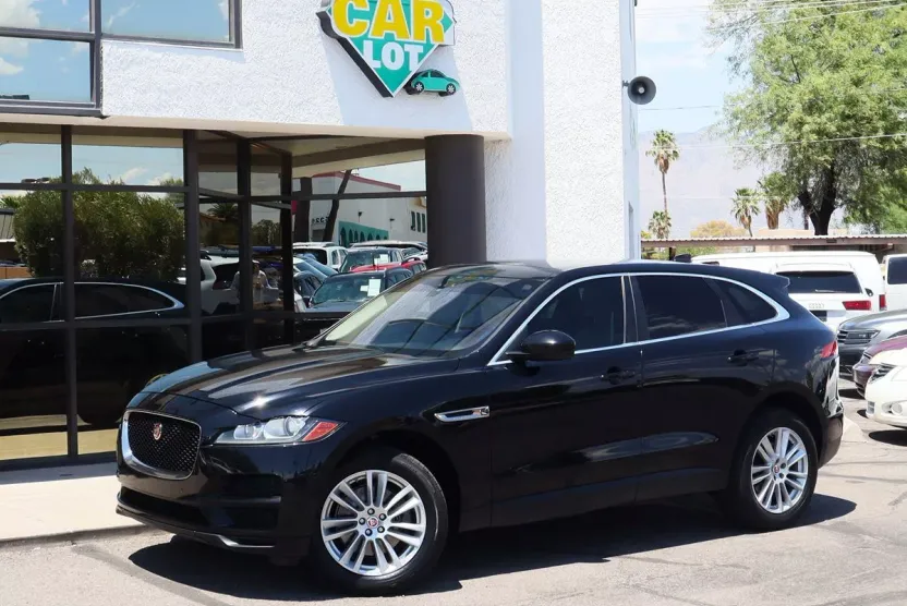 2019 Jaguar F-PACE Prestige photo 1