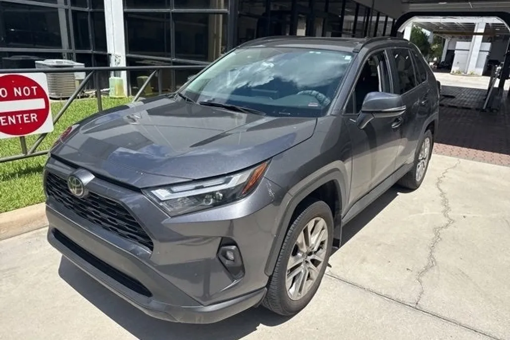 2024 Toyota RAV4 XLE Premium photo 1