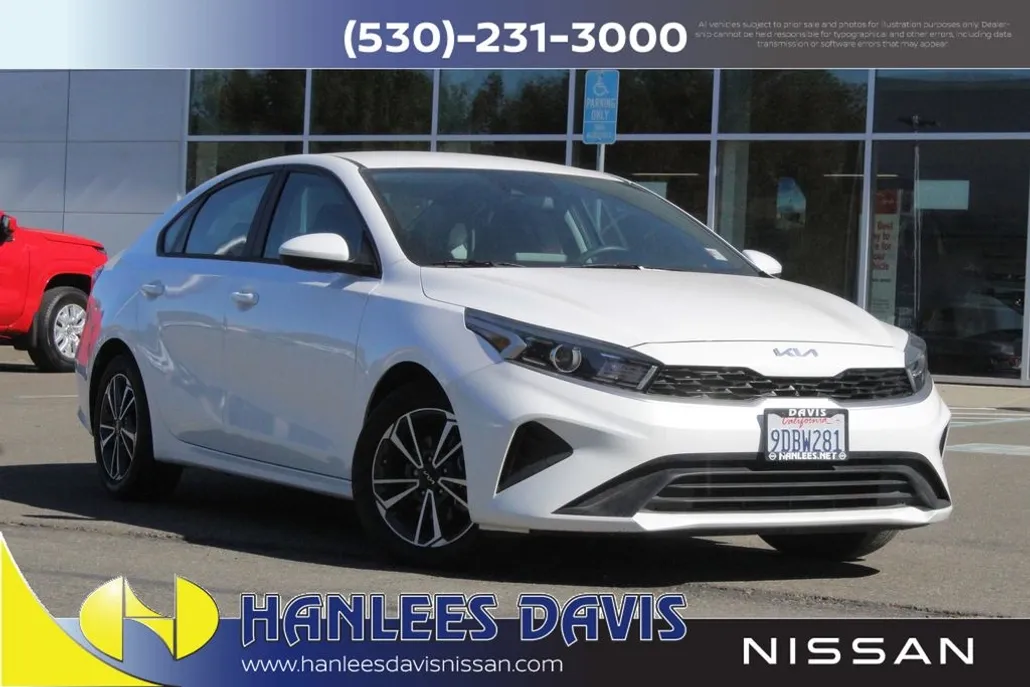 2023 Kia Forte LXS photo 1