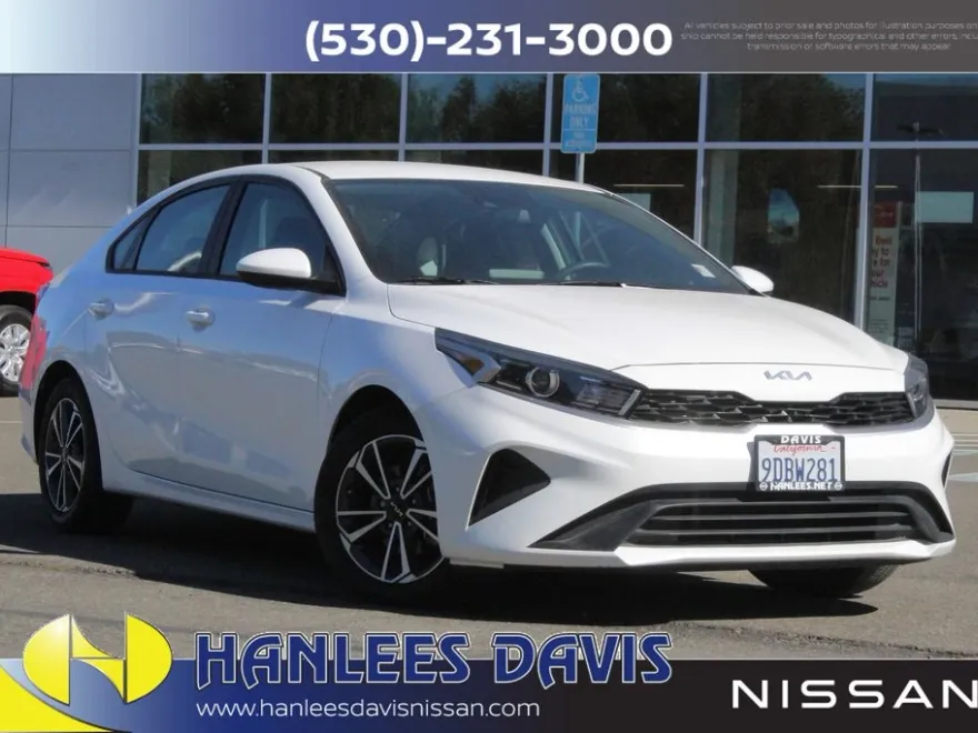 2023 Kia Forte LXS photo 1