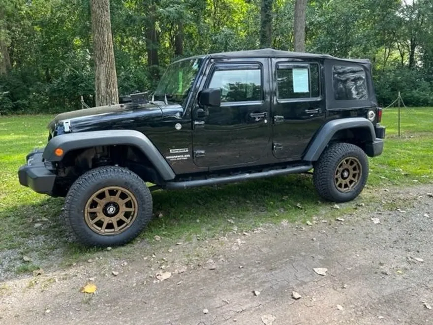 2010 Jeep Wrangler Unlimited Sport photo 1