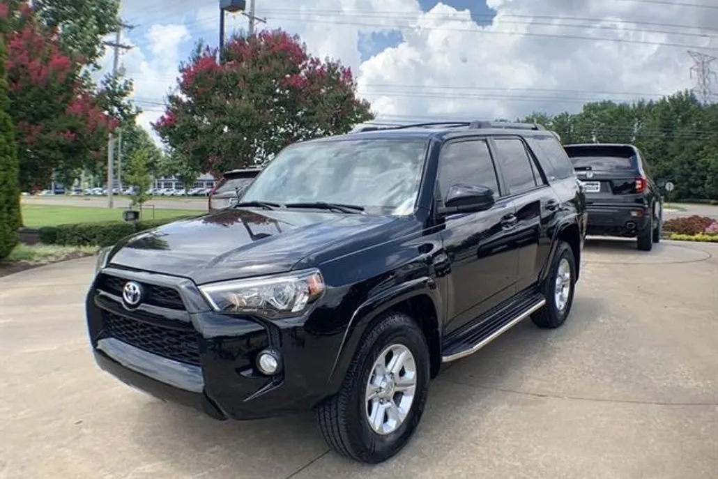 2019 Toyota 4Runner SR5 photo 1