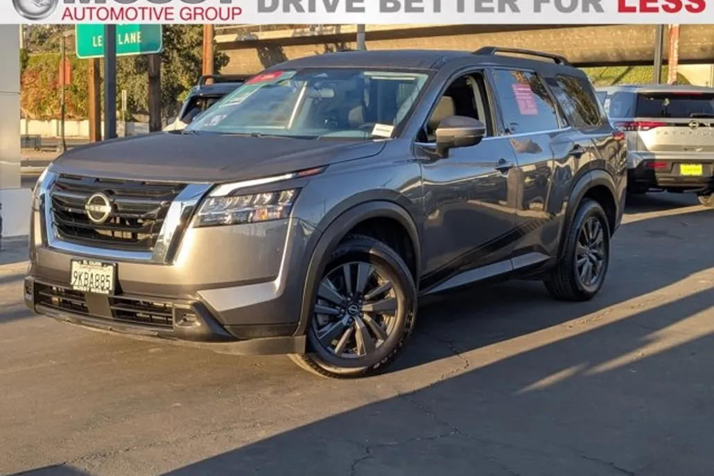 2022 Nissan Pathfinder SV photo 1