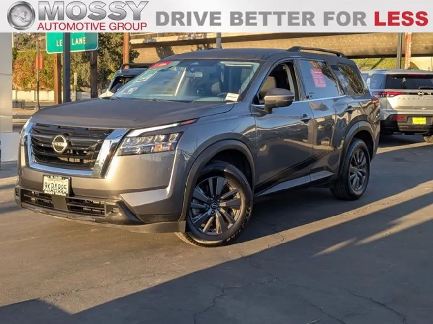 2022 Nissan Pathfinder SV photo 1