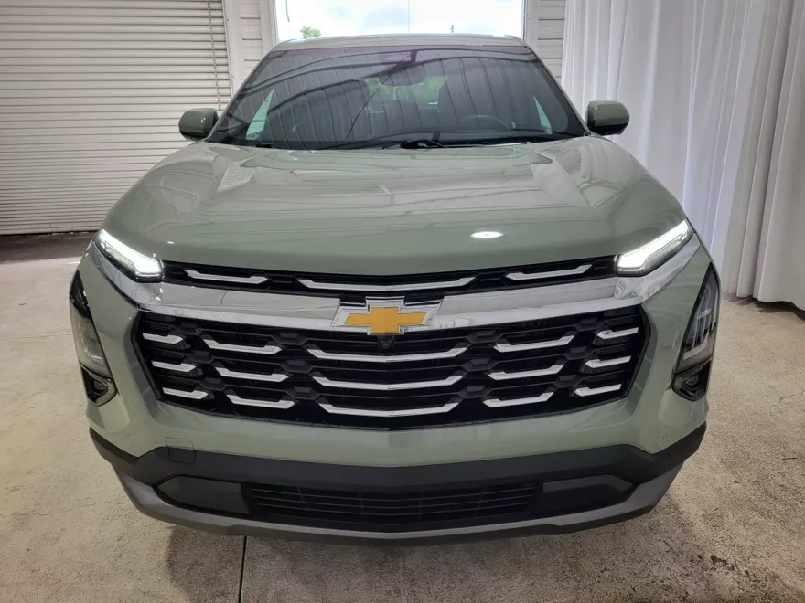 2025 Chevrolet Equinox LT photo 1