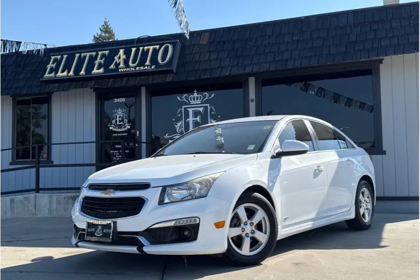 2015 Chevrolet Cruze photo 1
