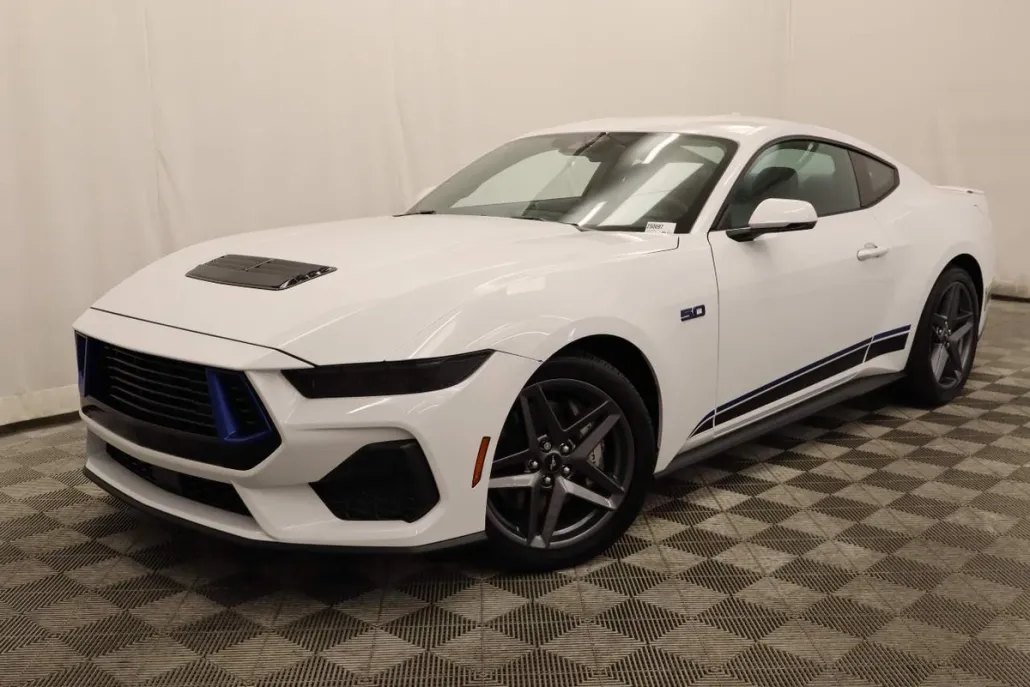 2025 Ford Mustang GT Premium photo 1