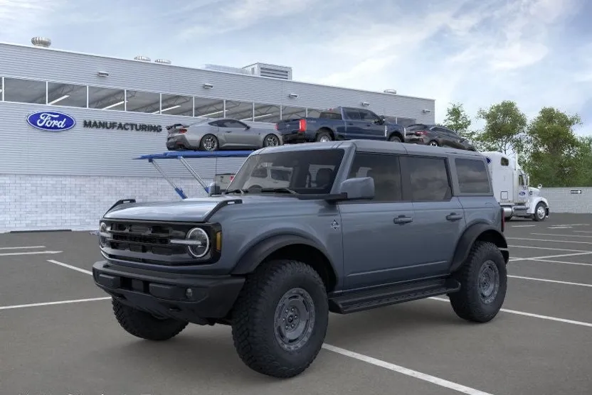 2025 Ford Bronco Outer Banks photo 1