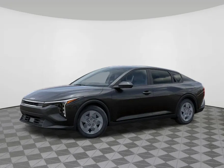 2025 Kia K4 LX photo 1