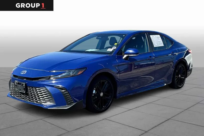 2025 Toyota Camry Hybrid SE photo 1