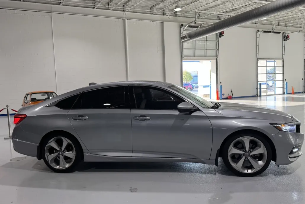 2018 Honda Accord Touring 1.5T photo 1