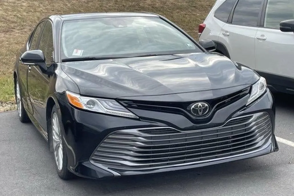 2020 Toyota Camry XLE SE photo 1