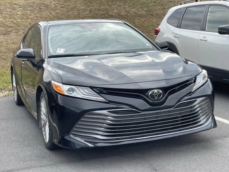2020 Toyota Camry XLE SE photo 1