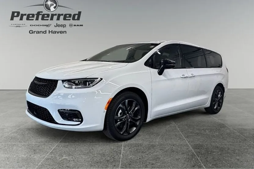 2026 Chrysler Pacifica photo 1