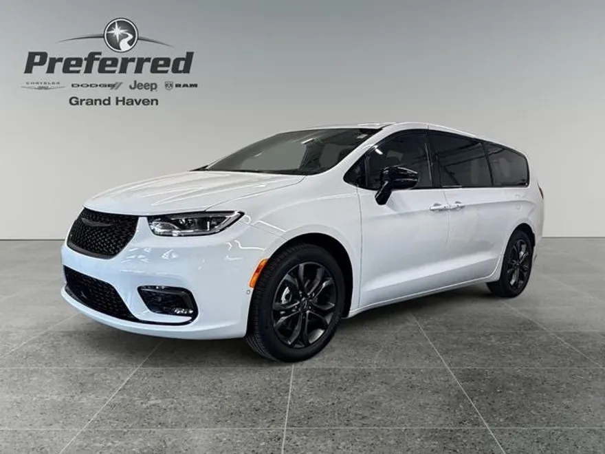 2026 Chrysler Pacifica photo 1