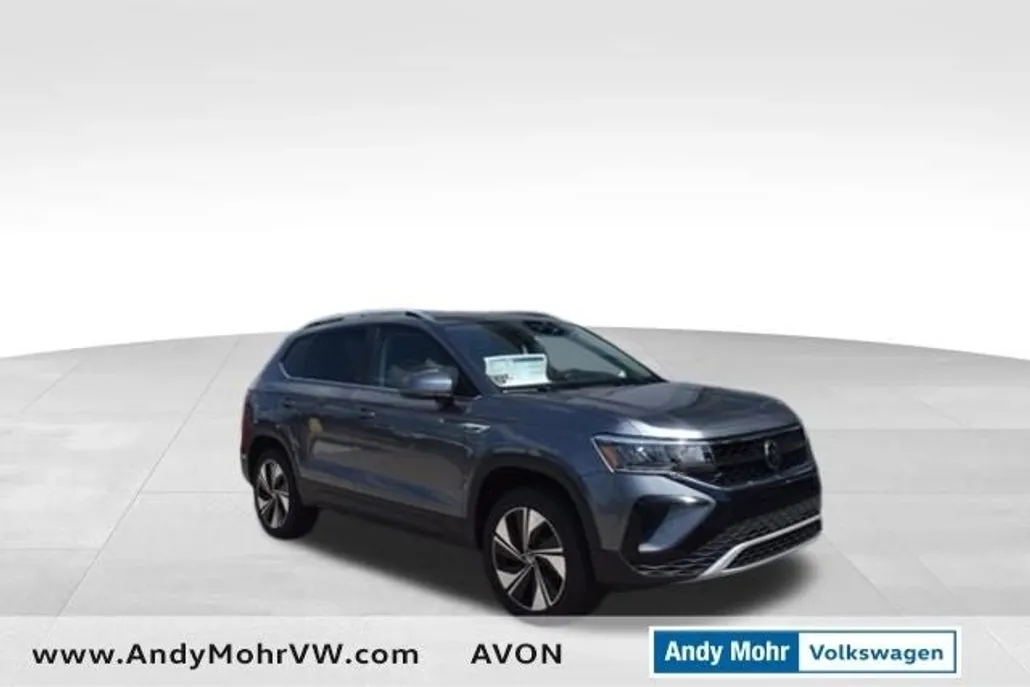 2024 Volkswagen Taos SE photo 1